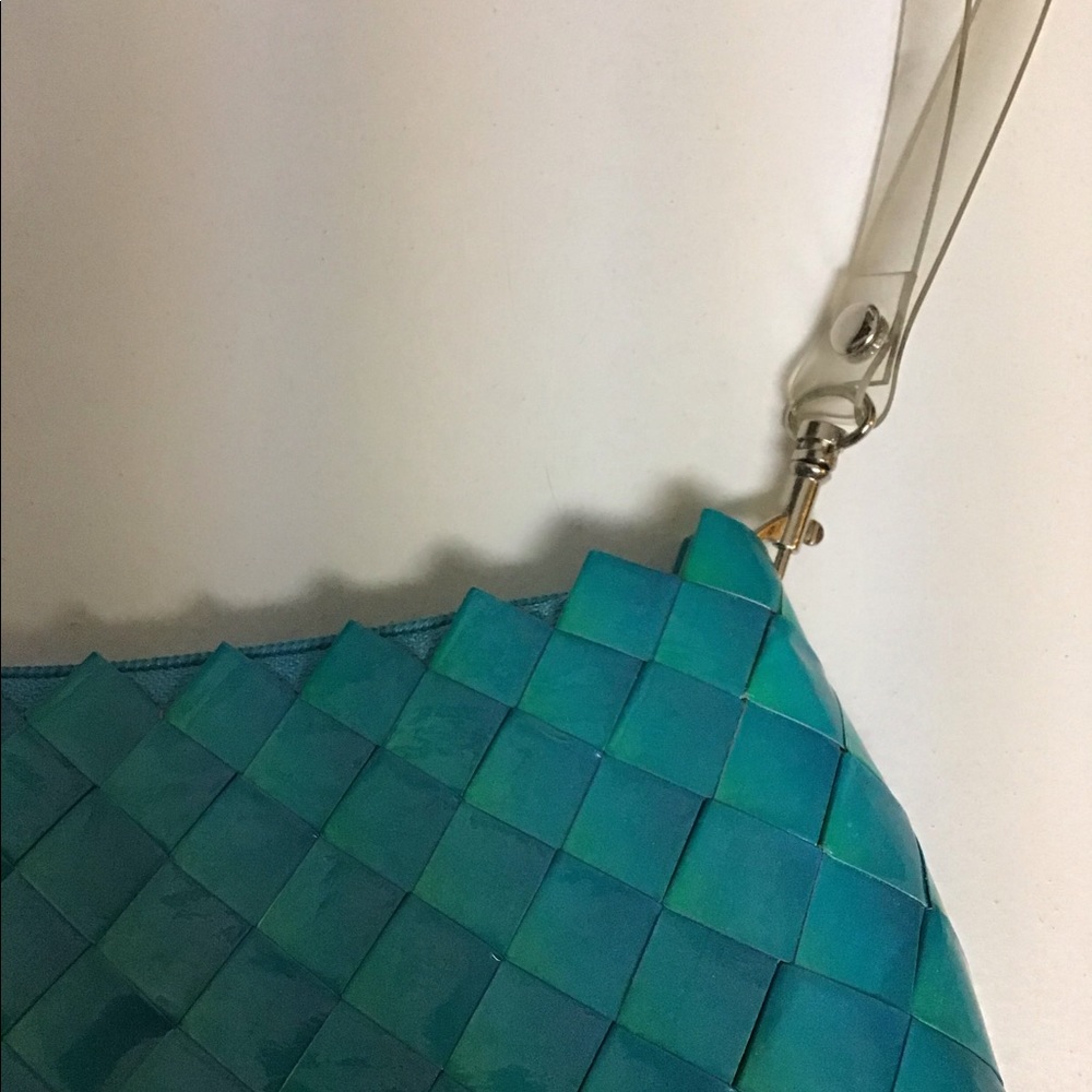 NWOT Rebagz eco & human friendly wristlet. - Picture 3 of 6